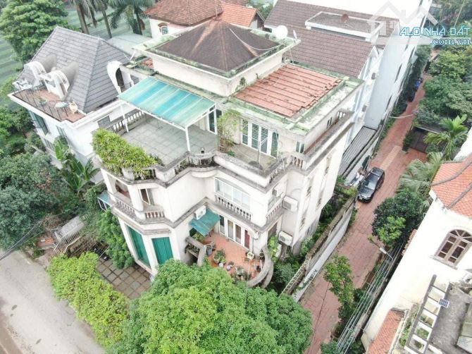 Bán biệt thự Tây Hồ 4 mặt thoáng 5 tầng thang máy DT 311 m2 giá 79 tỷ