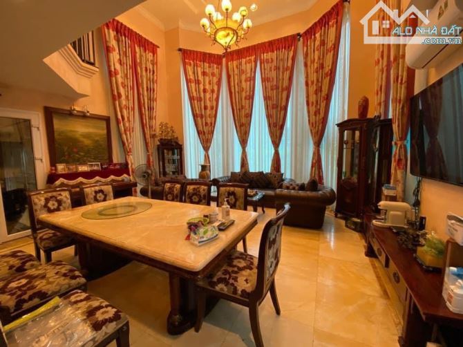 Bán biệt thự Tây Hồ 4 mặt thoáng 5 tầng thang máy DT 311 m2 giá 79 tỷ - 1