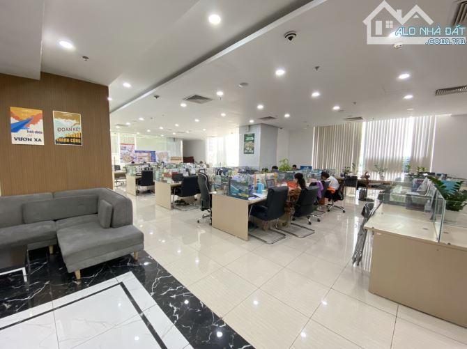 Cho thuê văn phòng Royal City Nguyễn Trãi, DT 100m2 - 500m2 giá 245k/m2; full nội thất - 1