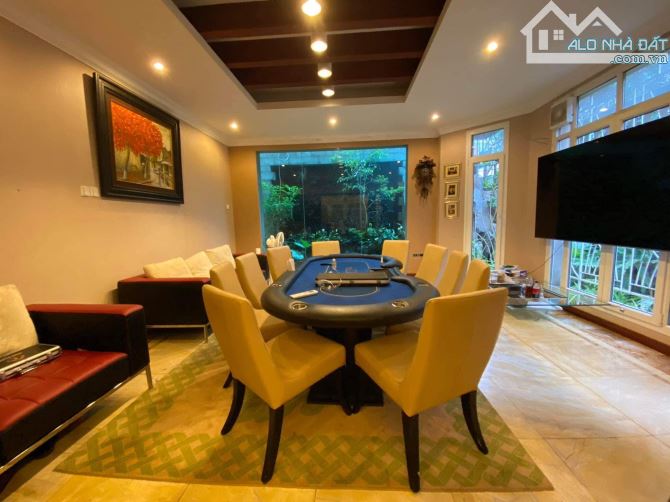 Bán biệt thự Tây Hồ 4 mặt thoáng 5 tầng thang máy DT 311 m2 giá 79 tỷ - 3