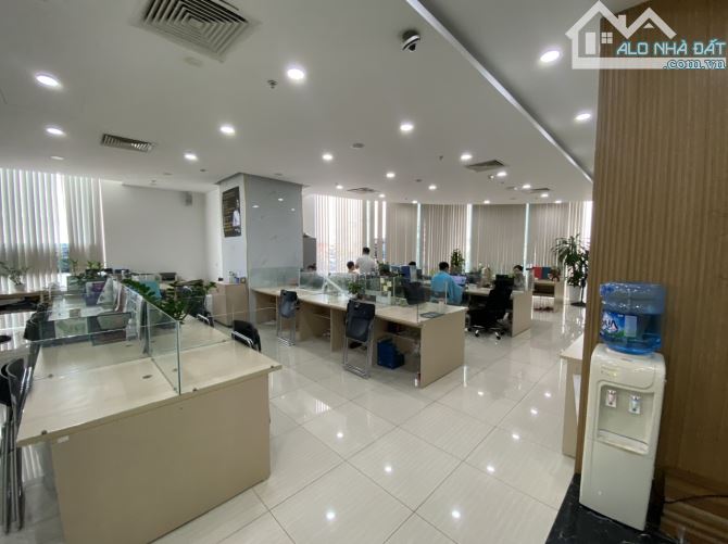 Cho thuê văn phòng Royal City Nguyễn Trãi, DT 100m2 - 500m2 giá 245k/m2; full nội thất - 3