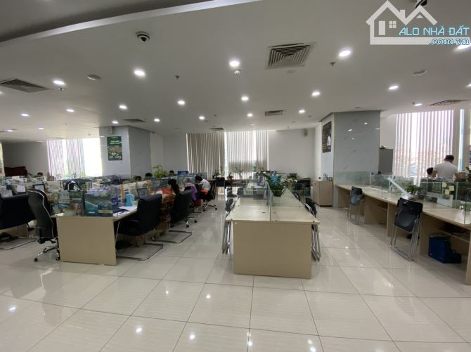 Cho thuê văn phòng Royal City Nguyễn Trãi, DT 100m2 - 500m2 giá 245k/m2; full nội thất - 4