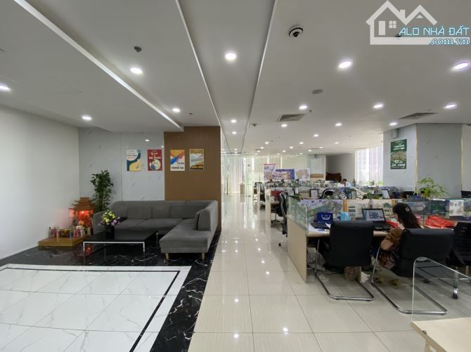 Cho thuê văn phòng Royal City Nguyễn Trãi, DT 100m2 - 500m2 giá 245k/m2; full nội thất - 5