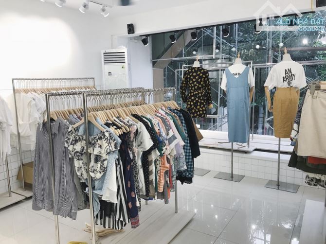 MẶT PHỐ Nguyễn Văn Linh 125m2, kinh doanh mạnh, vỉa hè rộng