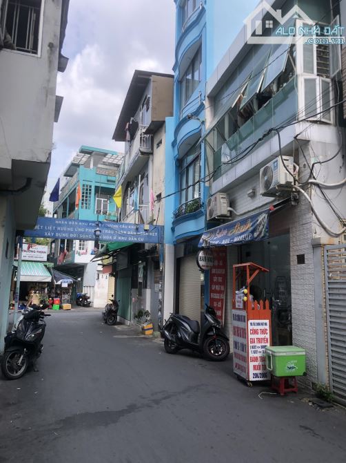 Bán nhà đường Trần Đình Xu Q.1 - 161m2 - 3 Tầng - Giá chỉ 14 Tỷ - 2