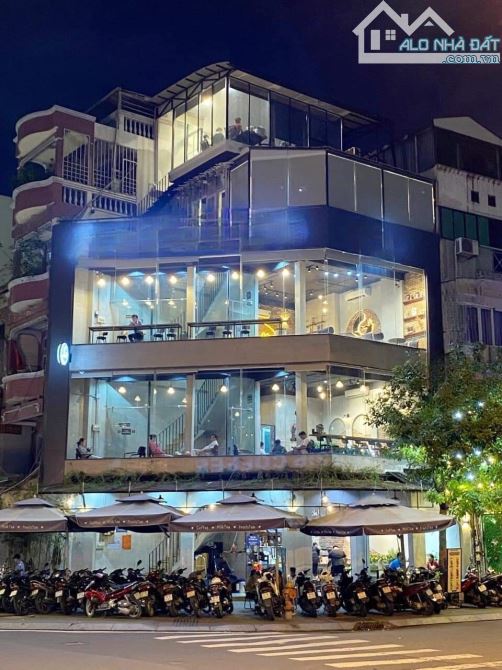 Cho thuê quán Cafee Góc 2MT Đỗ Quang Đậu, Quận 1. Dt: 7,3x15m, Kc: trệt 3 lầu