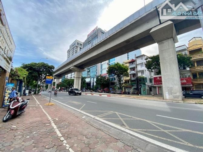 BÁN ĐẤT TẶNG BIỆT THỰ MẶT PHỐ HOÀNG CẦU ĐỐNG ĐA 70 TỶ 300m2 MT 15m 5T VỈA HÈ Ô TÔ THANG MÁ