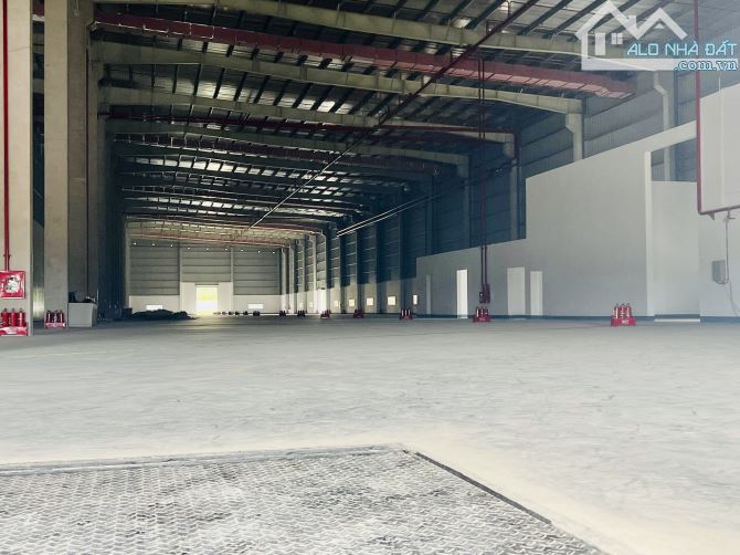 Cho thuê 1200m2 ( có cắt 1/2)có PCCC gần kdt Geleximco