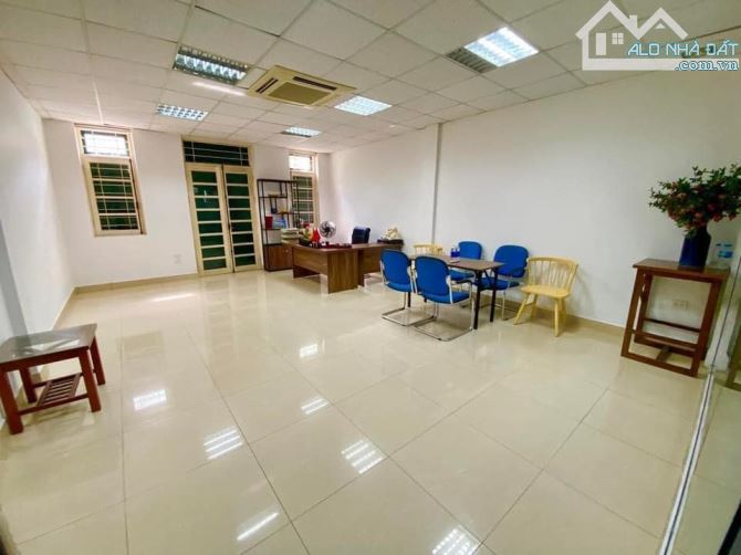 BÁN ĐẤT TẶNG BIỆT THỰ MẶT PHỐ HOÀNG CẦU ĐỐNG ĐA 70 TỶ 300m2 MT 15m 5T VỈA HÈ Ô TÔ THANG MÁ - 3