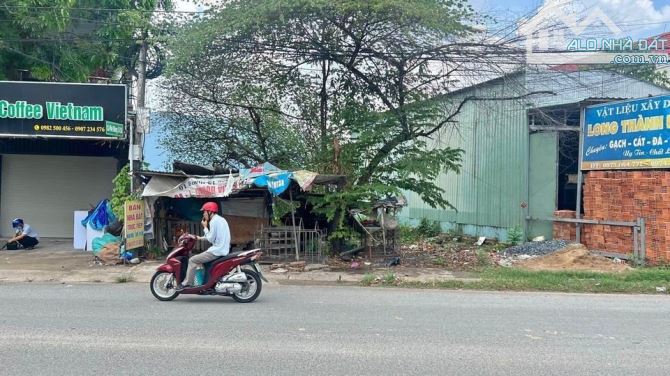 Tôi chính chủ đang rất cần vốn làm ăn,bán nhanh lô đất mặt tiền Dương Công Khi.  560 triệu