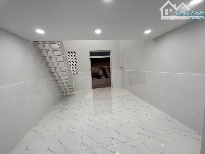 Chỉ có 1,5 𝐭𝐲̉ (bl)- Bán nhà hơn 41m2 có gác lửng Trung Tâm B.Hòa phường Quang Vinh,đgot