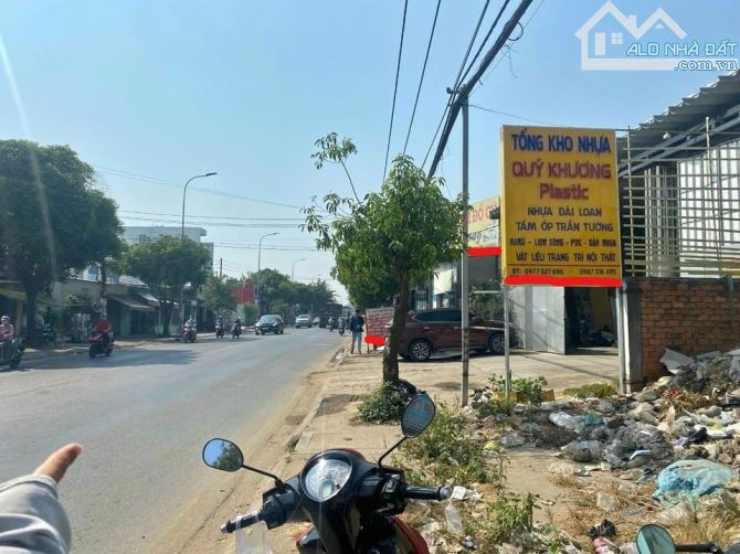 Tôi chính chủ đang rất cần vốn làm ăn,bán nhanh lô đất mặt tiền Dương Công Khi.  560 triệu - 1