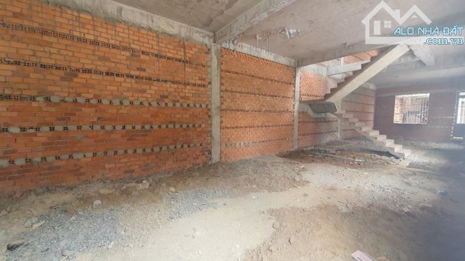 Nhà mặt tiền N4 gần song ngữ giá 5,9 tỷ nhà 2 lầu sổ hồng hoàn công tự do hoàn thiện - 1