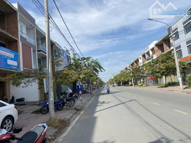 Nhà mặt tiền N4 gần song ngữ giá 5,9 tỷ nhà 2 lầu sổ hồng hoàn công tự do hoàn thiện - 3