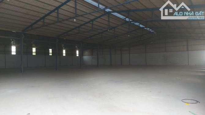 Cho thuê 2 nhà kho 2300m2 với 2400m2. Phường Thuận Giao, TP Thuận An, Bình Dương