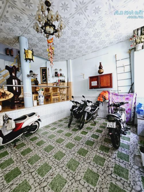 Bán Homestay sau 1 căn Mặt Tiền gần Biển Quy Nhơn, cách biển 70m, 3me giá giảm mạnh 6tyxxx