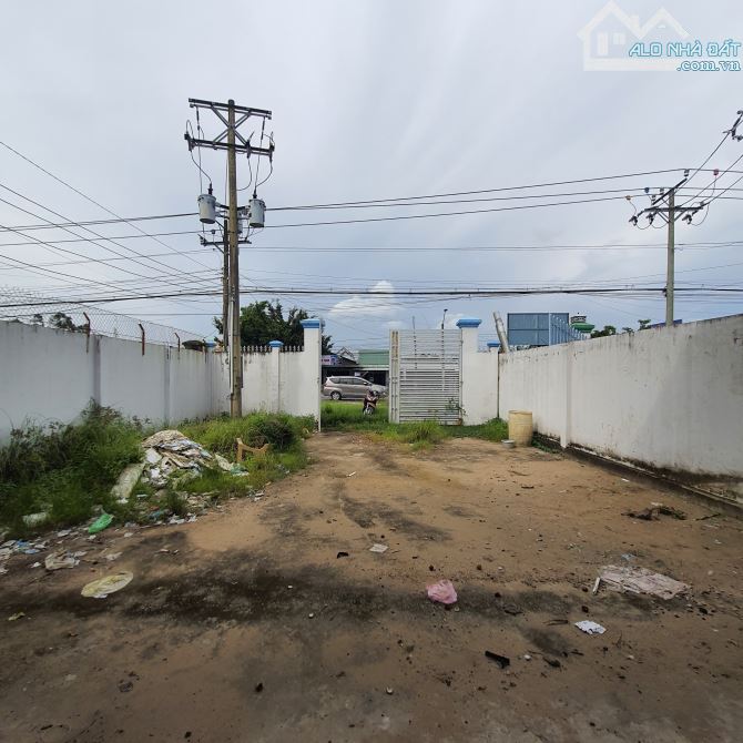Bán 878m2 đất mặt tiền QL53 gần thị trấn Long Hồ - 2