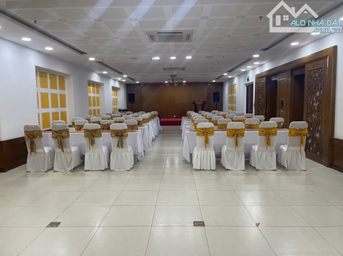 Bán Khách Sạn 4 Sao Sát Biển Mỹ Khê, DT 460m2, 13 Tầng, 80 Phòng, Chỉ 118 Tỷ