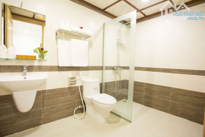 Bán Khách Sạn 4 Sao Sát Biển Mỹ Khê, DT 460m2, 13 Tầng, 80 Phòng, Chỉ 118 Tỷ - 2