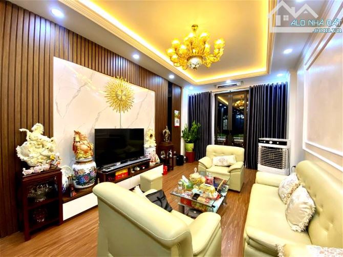 Bán nhà Nguyễn Sơn, thang máy, Gara, khu VIP, 76m2, 6 tầng, 10.9 tỷ