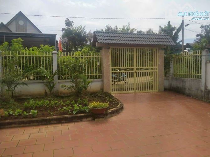 Bán căn nhà nghỉ dưỡng Thành phố Bảo Lộc có ao, có suối và vườn cây ăn trái có 3 phòng ngủ - 4