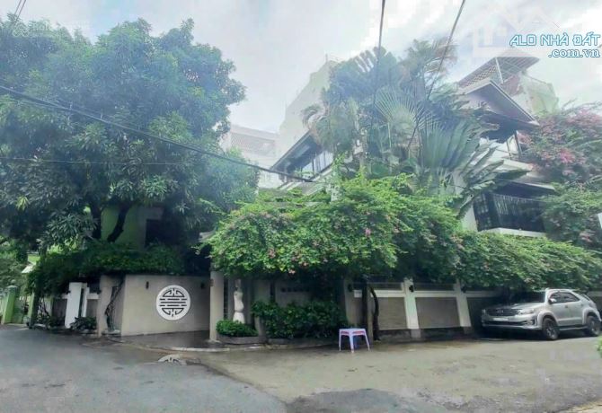 Bán biệt thự siêu VIP HXH Biện Biên Phủ Q3 (8x18m) 3 tầng, công nhận 144m2