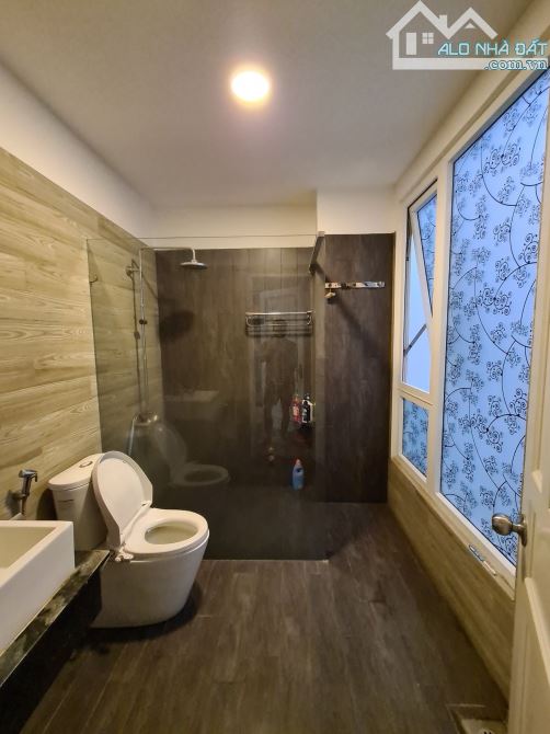 tòa KS Nguyễn Thái Bình,TB 6x20m nở hậu. 5 lầu thang máy. khai thác 200tr/T. Giá 16,5 tỷ - 3