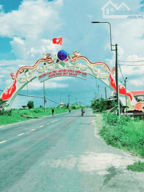 Hàng đẹp, 265m2 đất thổ 10x 27m, đường ô tô tân trụ, 850tr