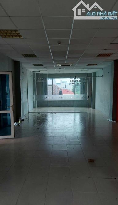 Cho thuê văn phòng làm spa, nail, gym, dạy học: 100m giá 12 triệu. Mặt phố Hoàng Văn Thái - 3