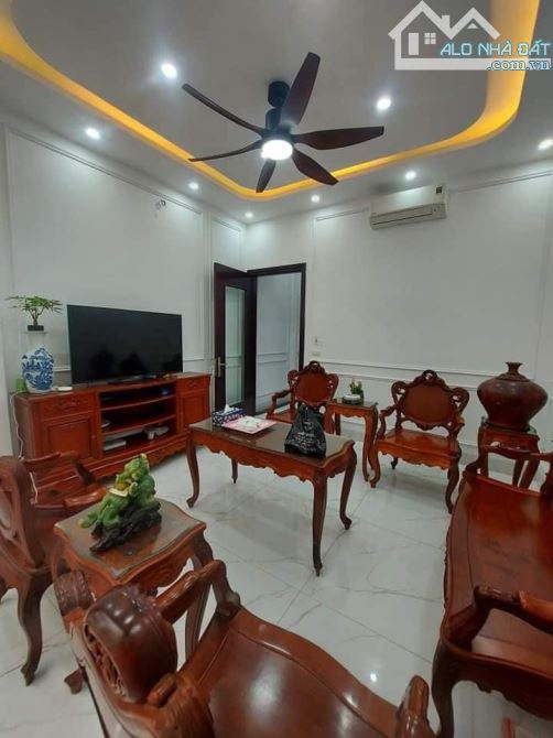 Bán nhà Việt Hưng, Long Biên 50 mét X 5 tầng, ngõ thông, ô tô tránh 6.5 tỷ - 2