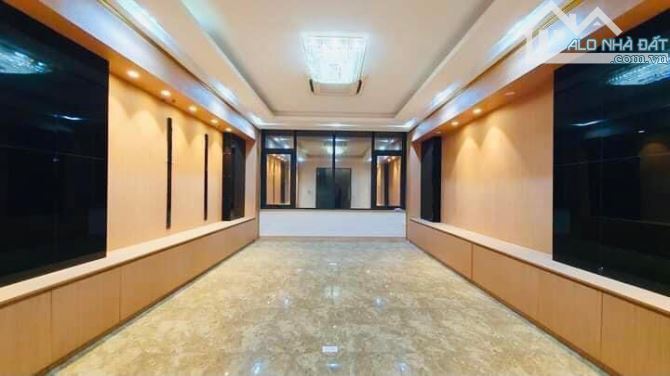 HIẾM RẺ THÁI HÀ HOÀNG CẦU - PHÂN LÔ Ô TÔ TRÁNH VỈA HÈ KINH DOANH 60m2 5 TẦNG THANH LÝ MẠNH - 2
