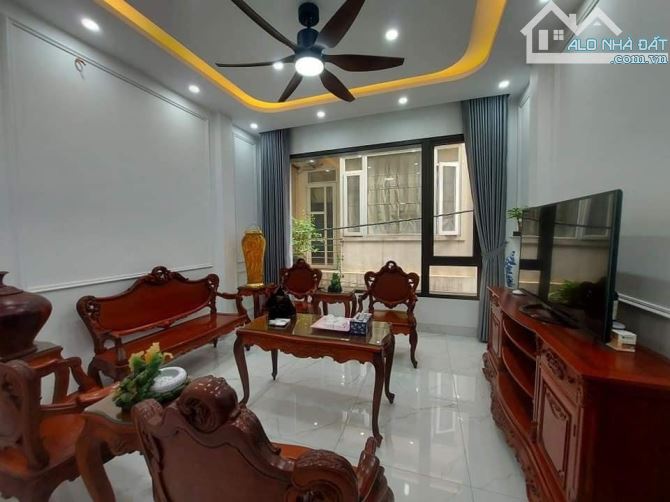 Bán nhà Việt Hưng, Long Biên 50 mét X 5 tầng, ngõ thông, ô tô tránh 6.5 tỷ - 3