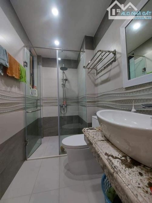 Bán nhà Việt Hưng, Long Biên 50 mét X 5 tầng, ngõ thông, ô tô tránh 6.5 tỷ - 6