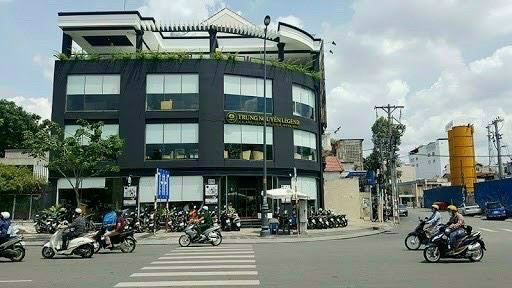 Bán MT Võ Thị Sáu, Quận 3. DT 12x15m. CN 172m2 5 tầng. HĐT 220 triệu còn 5 năm. Giá 73 tỷ