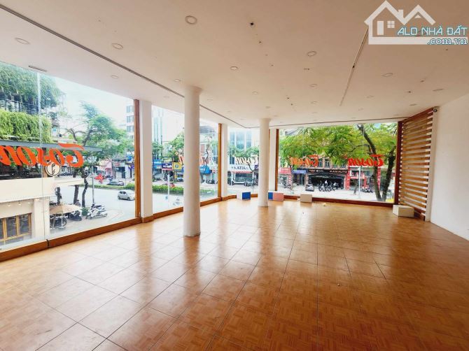 Vị trí Đẹp Nhất, Mặt phố Nguyễn Văn Cừ, Lô Góc, Kinh Doanh Đỉnh cao. - 1