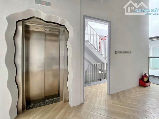 Tòa nhà MT Nam Kỳ Khởi nghĩa P.Bến Nghé Q.1 DT: 8.5 x 25m 2 Hầm 7 Lầu HĐ 500 tr/th 235 tỷ