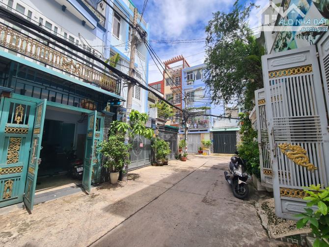 Nhà bán hẻm thông 6m Dương Quảng Hàm gần Vincom 5,7x12m 3 tầng shr nhỉnh 7 tỷ