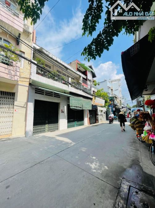 Chiều ngang: 6,28 - Chiều dài: 11,5 tỷ - 1