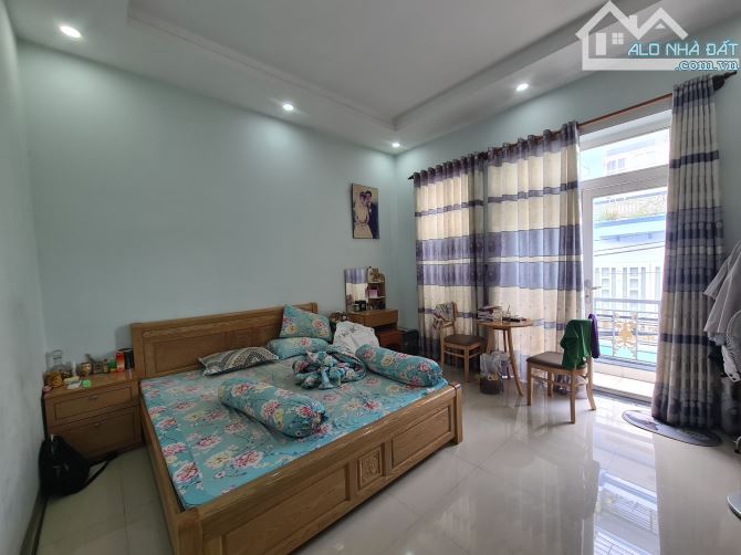 Nhà bán hẻm thông 6m Dương Quảng Hàm gần Vincom 5,7x12m 3 tầng shr nhỉnh 7 tỷ - 1