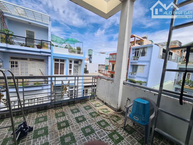 Nhà bán hẻm thông 6m Dương Quảng Hàm gần Vincom 5,7x12m 3 tầng shr nhỉnh 7 tỷ - 2