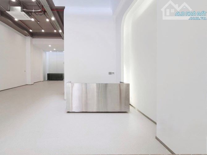 Tòa nhà MT Nam Kỳ Khởi nghĩa P.Bến Nghé Q.1 DT: 8.5 x 25m 2 Hầm 7 Lầu HĐ 500 tr/th 235 tỷ - 3