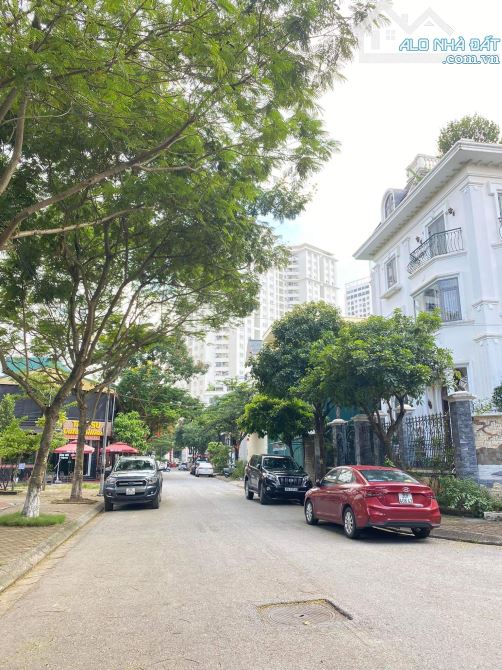 BÁN ĐẤT LIỀN KỀ LINH ĐÀM, VỈA HÈ, OTO TRÁNH, KINH DOANH, DT 95M2, MT 5.6M, GIÁ 11 TỶ.