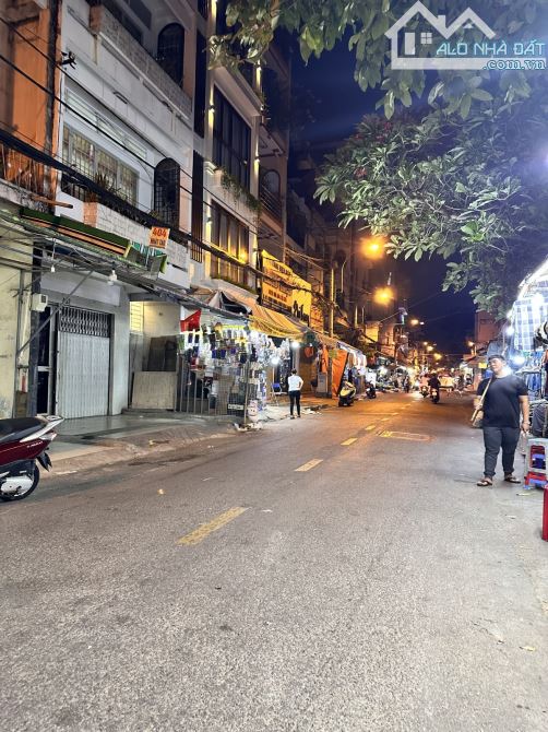 Mặt tiền đường Nhật Tảo. Ngay Chợ Nguyễn Tri Phương. Kinh doanh sầm uất. 5 tầng BTCT.