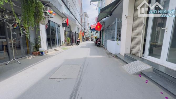 Bán nhà 3 tầng khu Hoàng Diệu - TT TP Đà Nẵng - oto chạy vi vu - Kinh doanh sầm uất - 1
