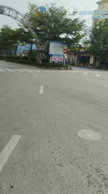 CẦN BÁN 1 CĂN BIỆT THỬ ĐỒNG NGUYÊN PHÚ ĐIỀN 360M2 MT20M 2XXTỶ - 3