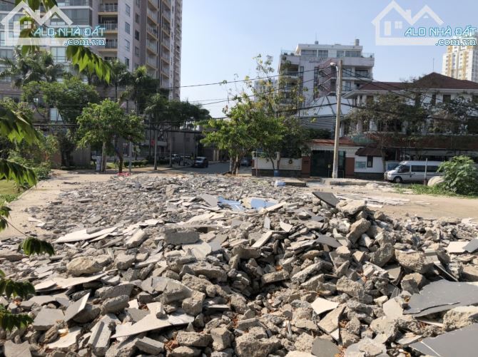 Cho thuê đất lớn MT Nguyễn Văn Hưởng Thảo Điền - Quận 2. DT: 600m2. Giá thuê: 80 triệu TL