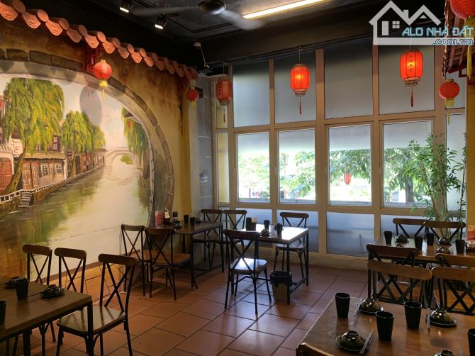 Sang nhà hàng Nguyễn Phong Sắc, Cầu Giấy, 350m2, giá: 680 triệu, hđ 10 năm, thuê 50 triệu - 4