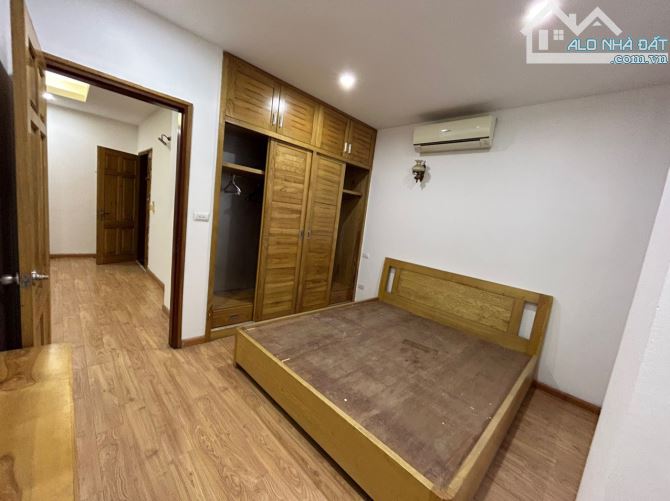 Cho thuê căn hộ chung cư tầng 5 thang máy phố Hoa Lư, Nguyễn Đình Chiểu, Vân Hồ.