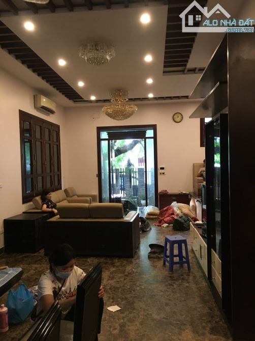 VIP !! Biệt thự Nguyễn Chánh 155mx4T oto hầm MT 9m vỉa hè VP trụ sở Cầu Giấy ở ngay