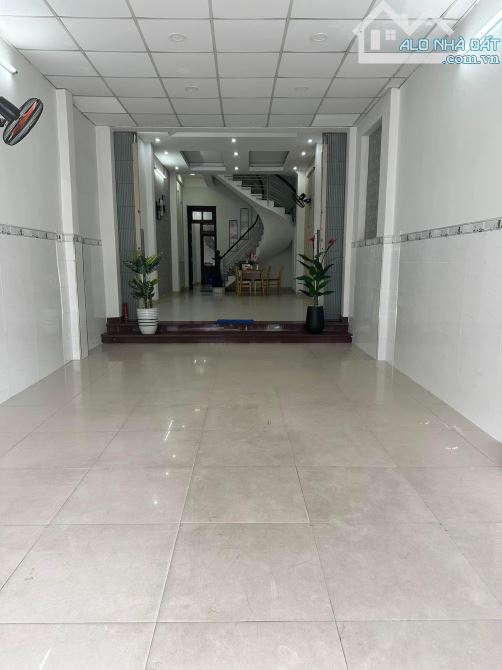 Nhà mặt tiền Nguyễn Văn Quá, 100m2, 4 tầng sân thượng, giá thương lượng - 1